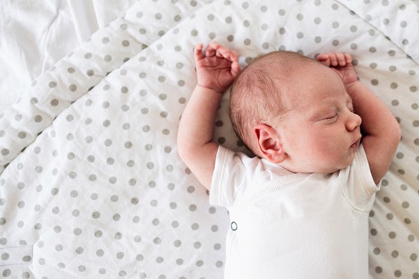 قرار-گیری-صحیح-نوزاد-هنگام-خواب